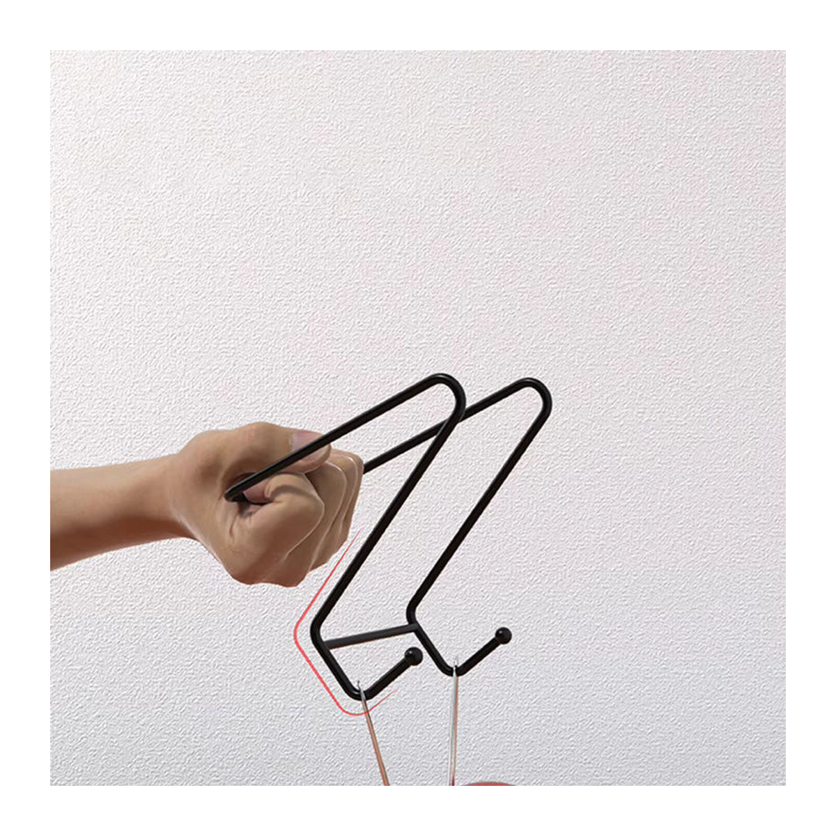 Minimalistisches Metall-Display in Schwarz zur Dekoration von Magazinen, Geschirr oder Bilderrahmen, B/H: 15,24 x 15,24 cm - Bild 2