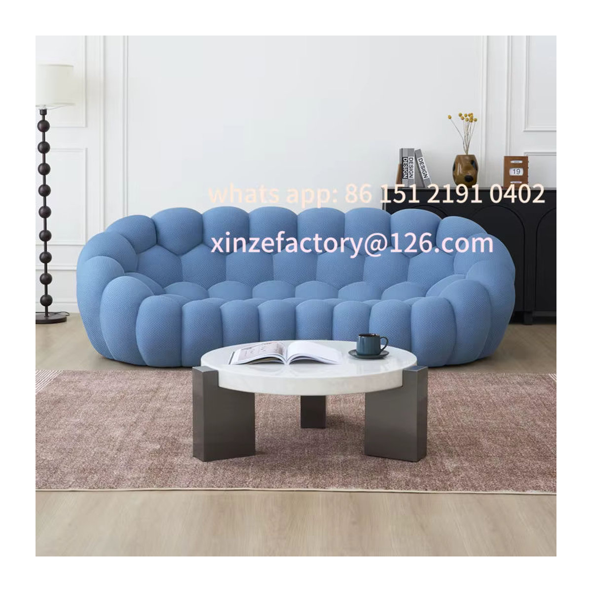 Minimalistisches Stoffsofa in Blau mit kreativem Design für dein Wohnzimmer - Bild 2