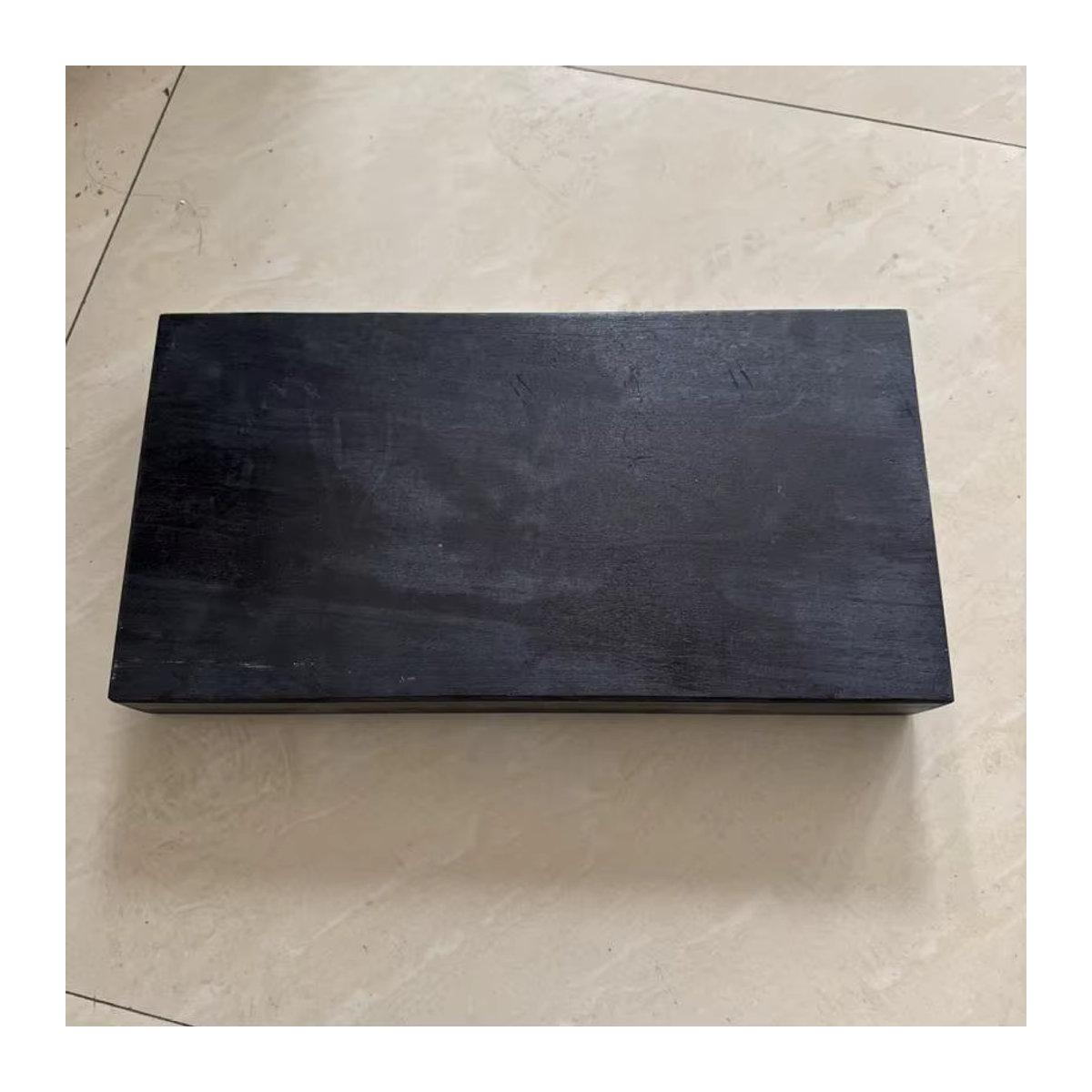 Minimalistisches Wandregal aus Holz in Schwarz mit verstecktem Geheimfach zur Wandmontage - Bild 3