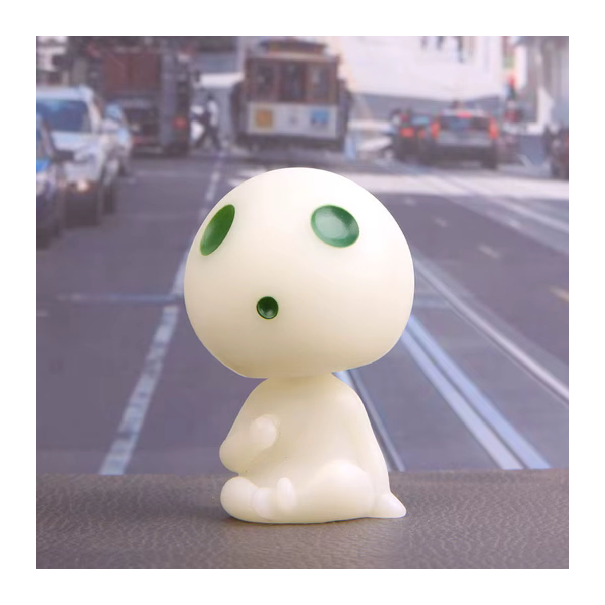 MINISO Leuchtende Alien und Elfen Figuren aus Kunstharz in Weiß für Mikro-Landschaften und Dekoration - Bild 2