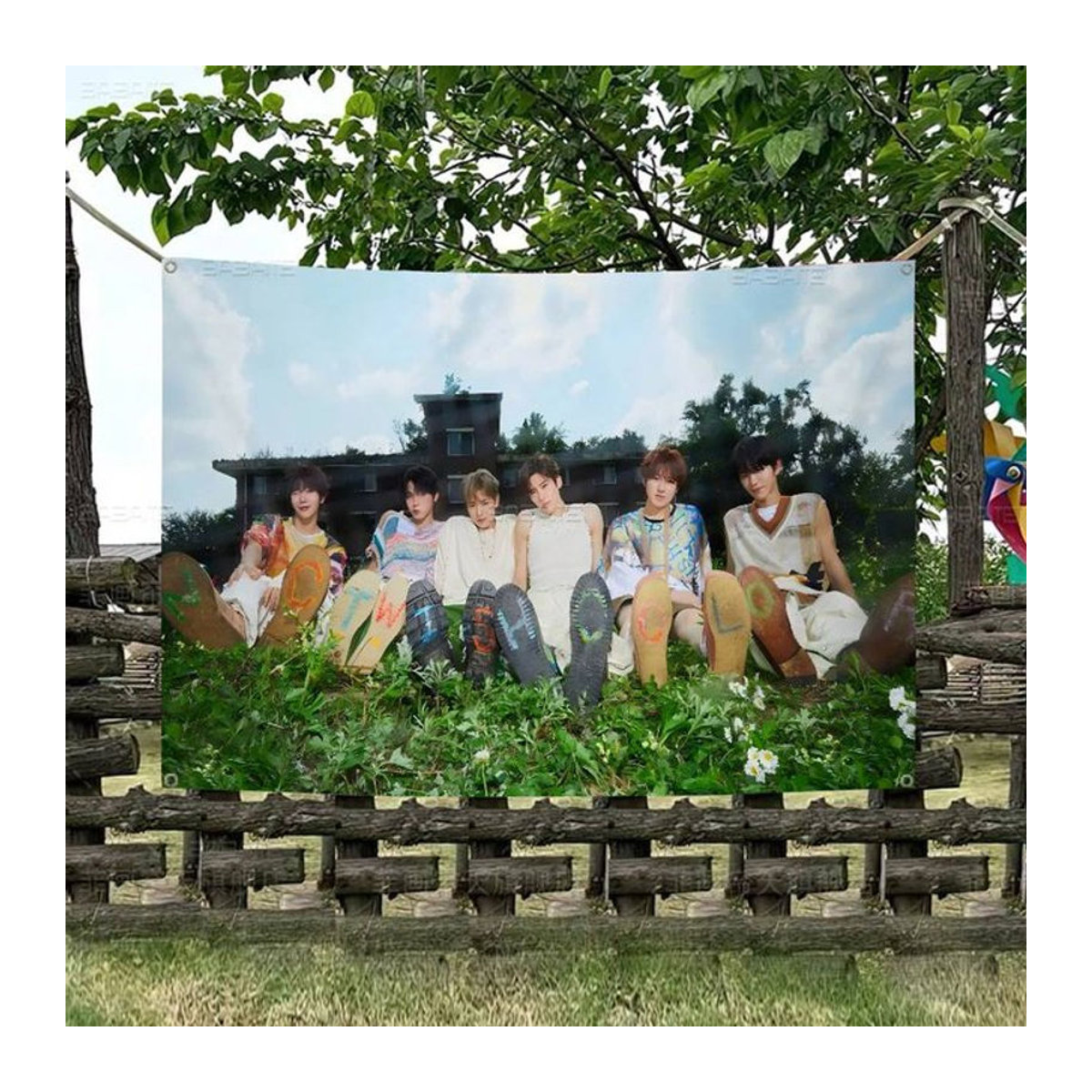 MINISO NCT Wish Stoff-Hängebanner Porträt Mehrfarbig B: 70 cm, H: 50 cm - Bild 1