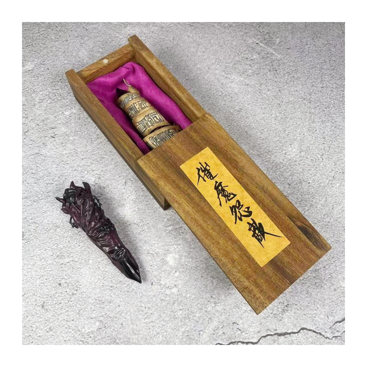 MINISO Ryomen Sukuna Figur aus Jujutsu Kaisen als abstrakte Kunstharz-Statue, mehrfarbig - Bild 1