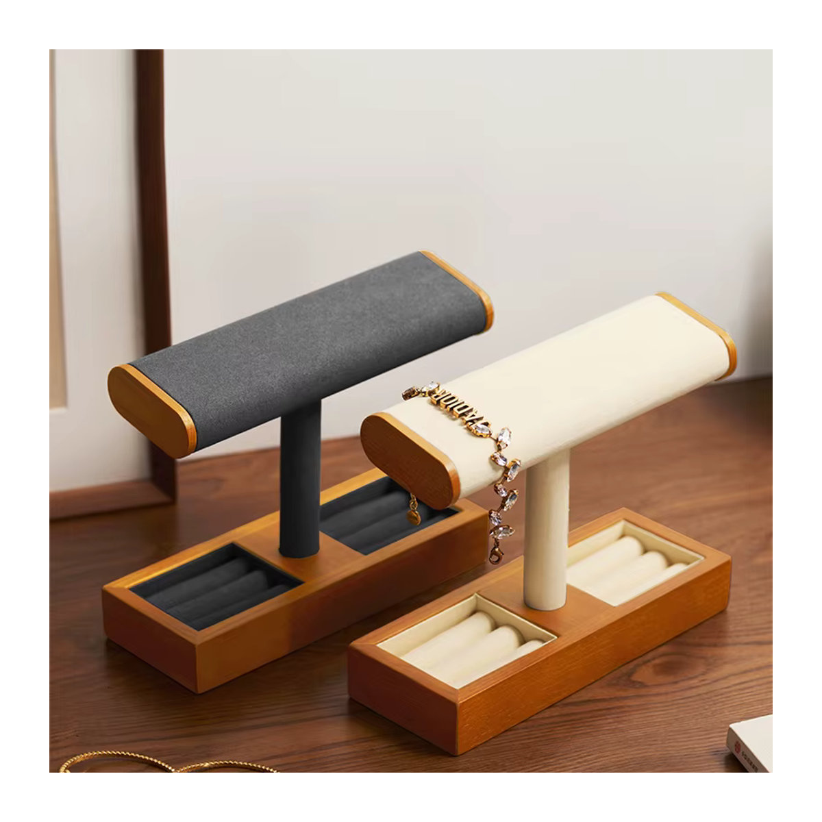 MISHITU Massivholz Uhrenständer und Schmuckdisplay in Braun als minimalistischer T-Bar Organizer für Damen und Herren - Bild 3