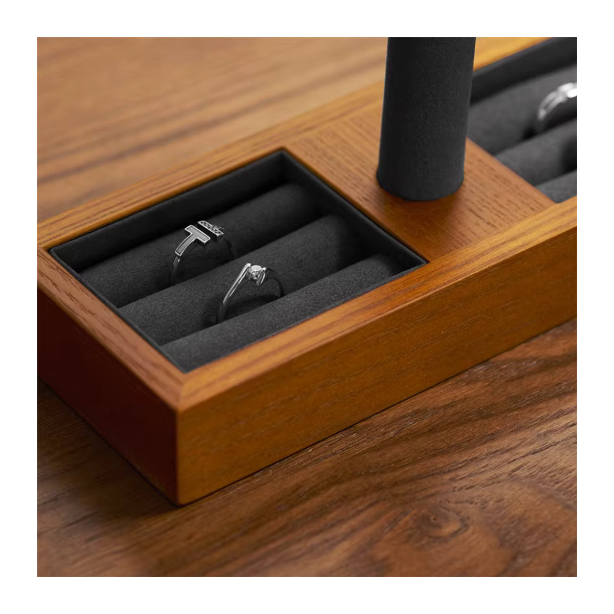 MISHITU Massivholz Uhrenständer und Schmuckdisplay in Braun als minimalistischer T-Bar Organizer für Damen und Herren - Bild 4