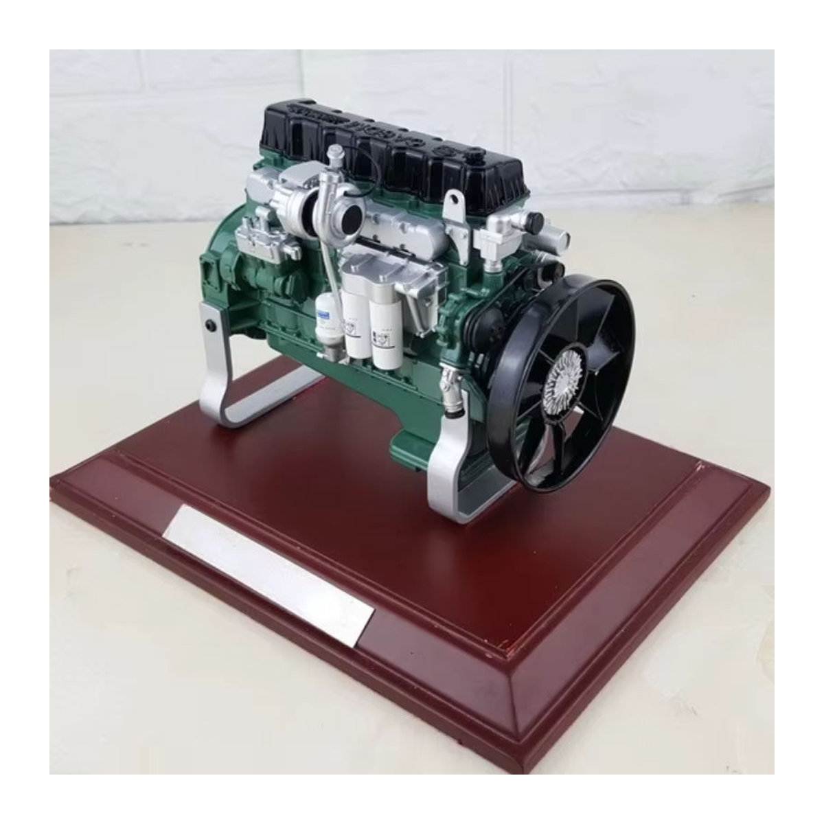 Modellmotor ca6dm aus Legierung mit Holzbasis in Grün als Sammlerstück und Dekoration - Bild 3