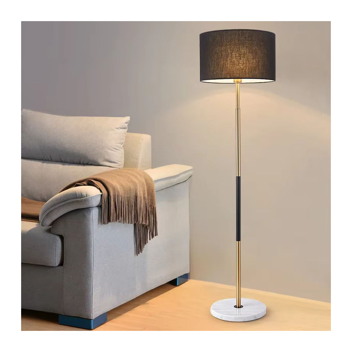 Moderne Claeted LED Stehlampe mit Stofflampenschirm und Fernbedienung in Schwarz - Bild 2