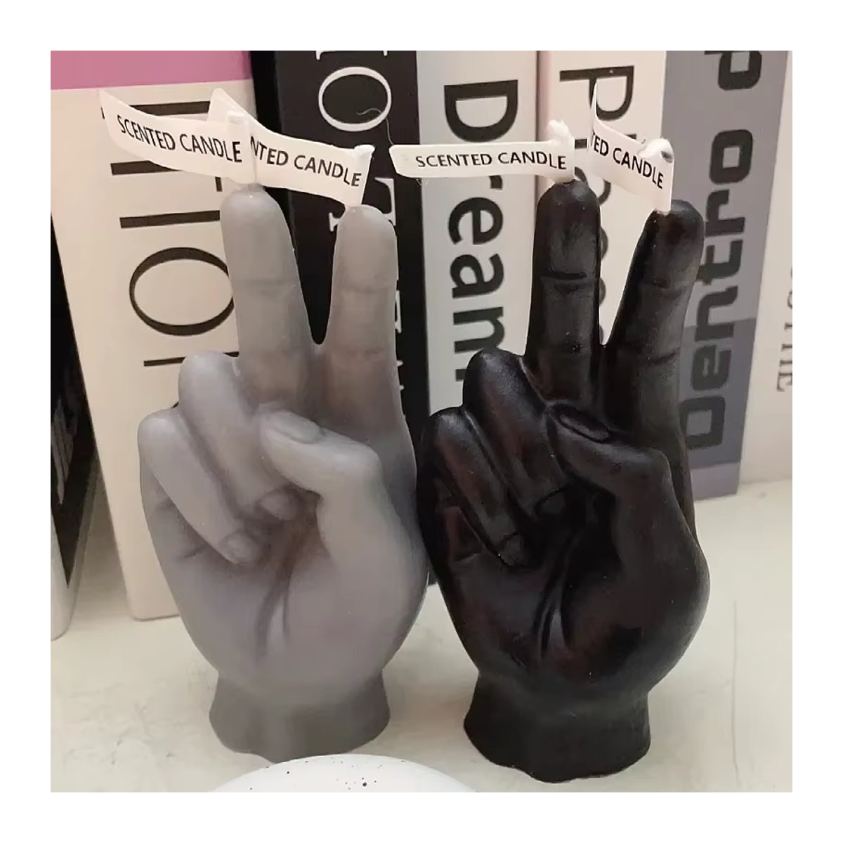 Moderne Figurenkerze in Fingerform als kreatives Deko-Ornament und Geschenk, mehrfarbig und weiß - Bild 2
