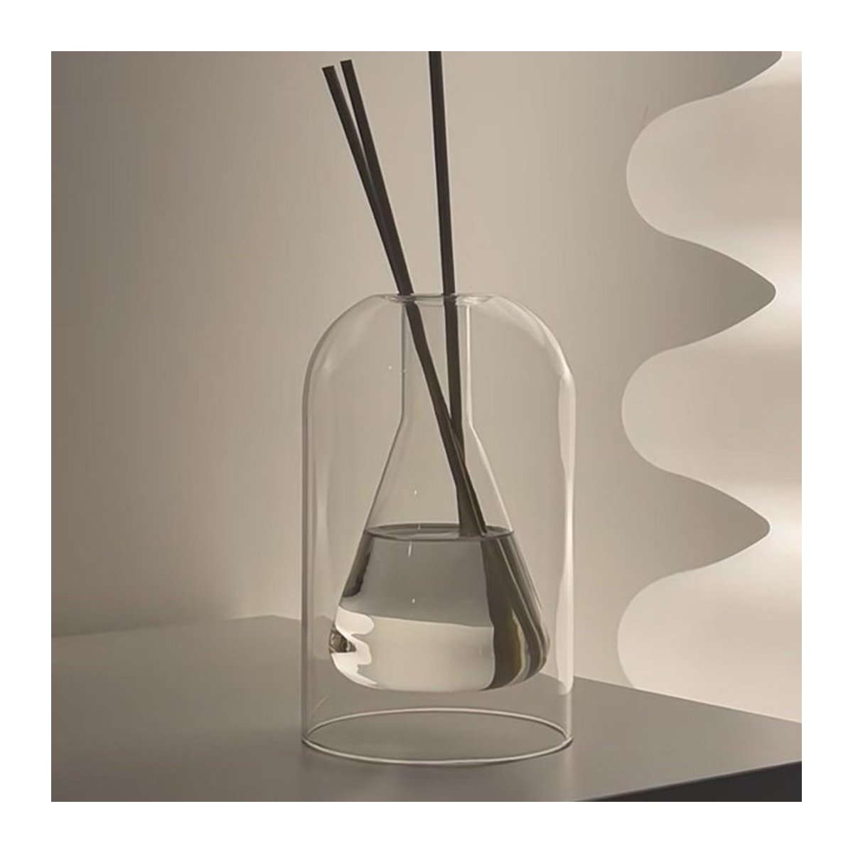 Moderne Glasflasche für Aroma-Therapie und ätherische Öle, transparent und rund - Bild 1