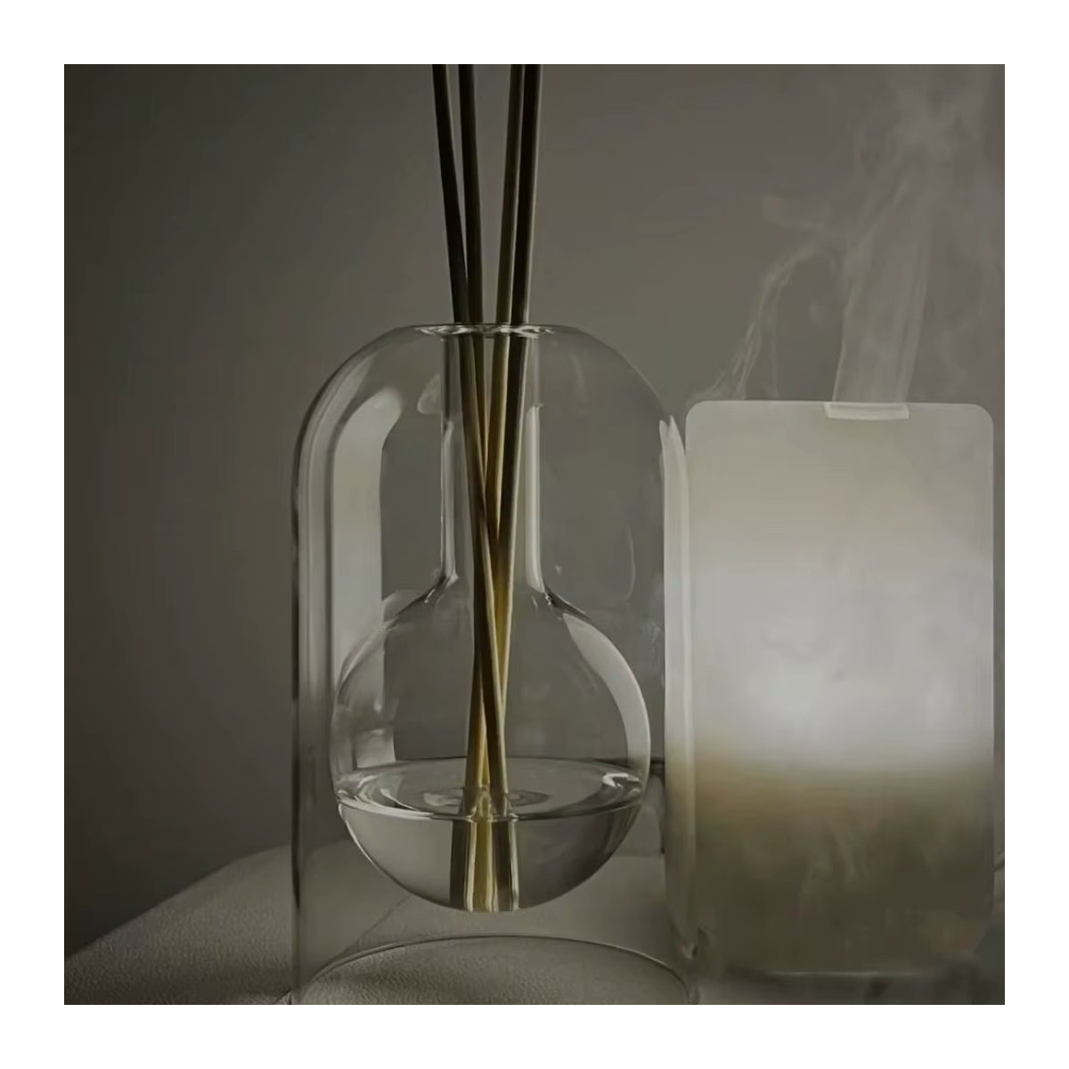 Moderne Glasflasche für Aroma-Therapie und ätherische Öle, transparent und rund - Bild 3