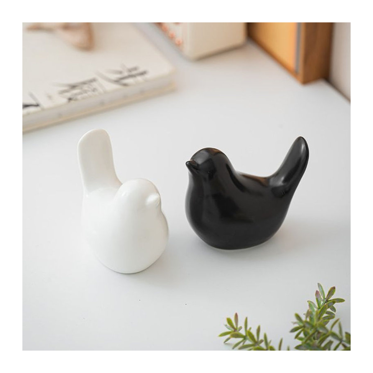 Moderne Keramik Vogel Figuren in Schwarz als dekorative Ornamente für dein Zuhause oder Hochzeiten - Bild 1
