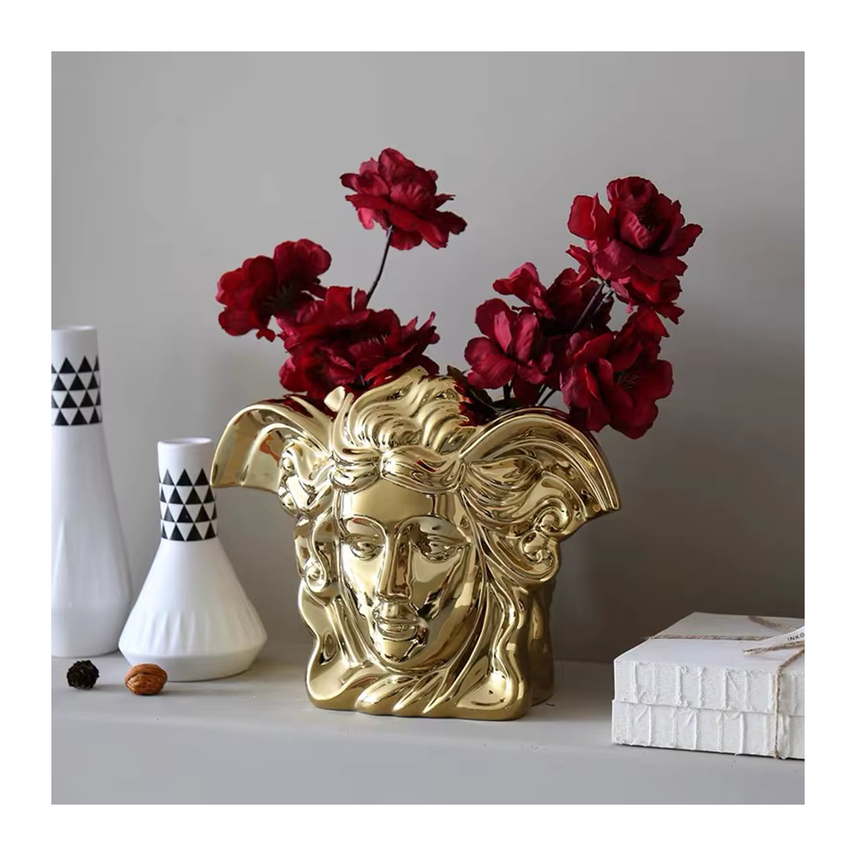 Moderne Keramikvase in Gold mit unregelmäßigem Design für Schnittblumen - Bild 3
