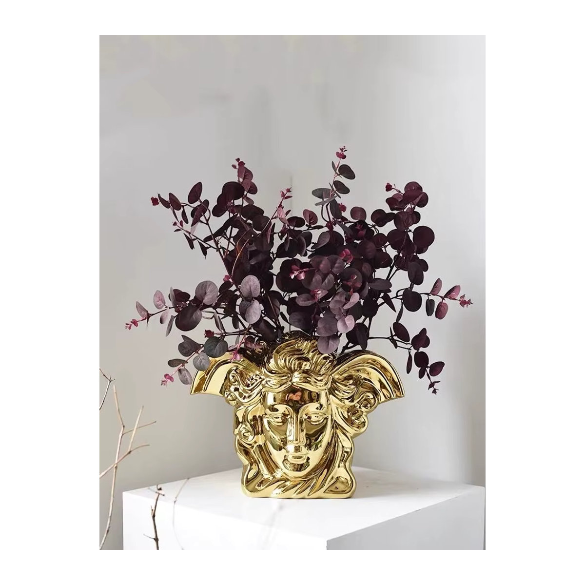Moderne Keramikvase in Gold mit unregelmäßigem Design für Schnittblumen - Bild 5