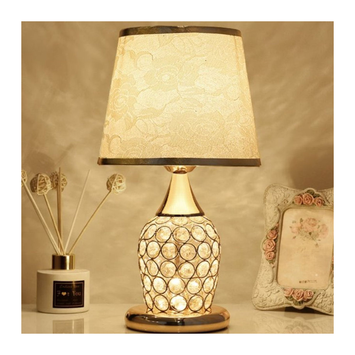 Moderne Kristall-Tischlampe aus Glas in Weiß mit warmweißem Licht für dein Schlafzimmer - Bild 1