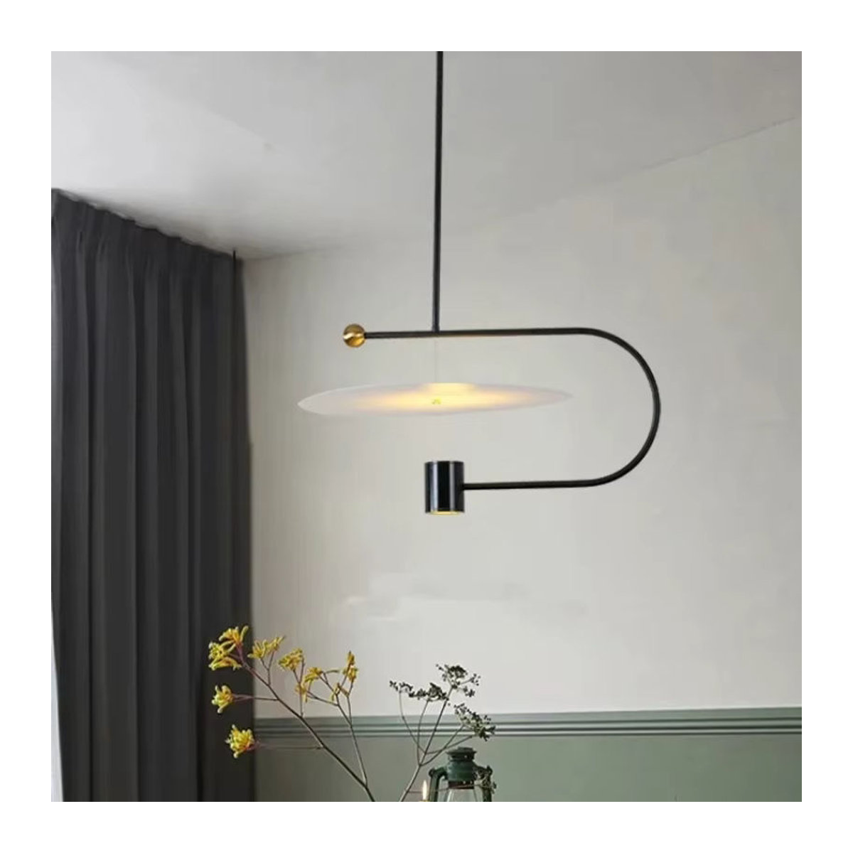 Moderne LED Anhängerleuchte aus Leder in Schwarz als kreativer Kronleuchter für Esstisch, Küche oder Wohnzimmer - Bild 2