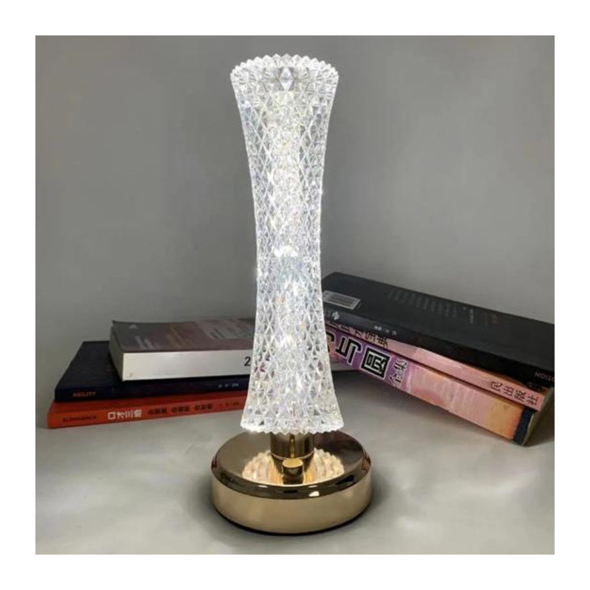 Moderne LED Nachttischlampe aus Acryl in Transparent und Silber, batteriebetrieben mit Touch-Steuerung und dimmbarer Helligkeit, Höhe: 23,5 cm - Bild 7