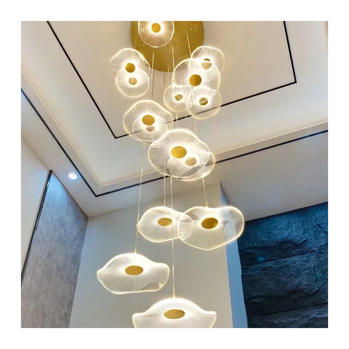 Moderne LED Pendelleuchte aus Acryl von JIANKEXING in Weiß und Silber für Wohnzimmer, Esszimmer oder Treppenhäuser - Bild 2
