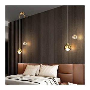 Moderne LED Pendelleuchte aus Glas von lyfs als Kristall Kronleuchter für Schlafzimmer und Esstisch