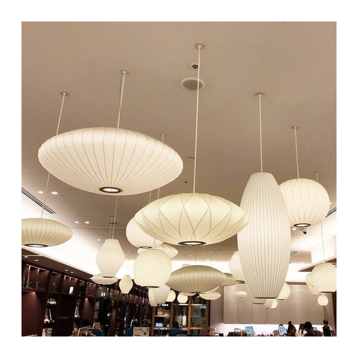 Moderne LED Pendelleuchte aus weißem Stoff von JIANKEXING für Wohnzimmer, Restaurant und Schlafzimmer - Bild 1