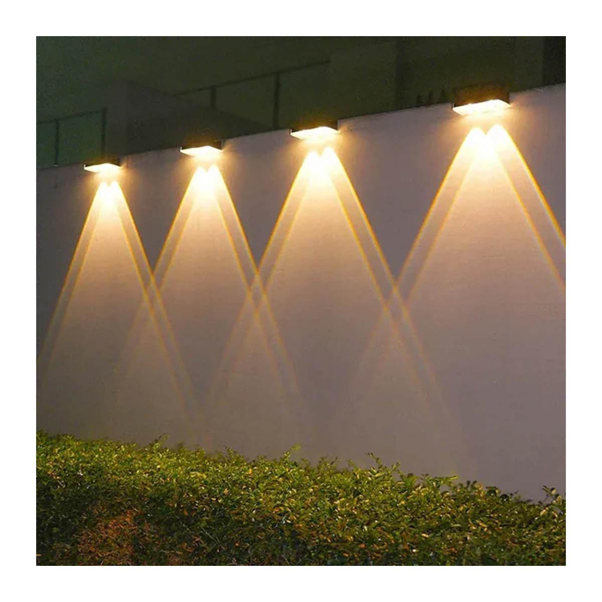 Moderne LED Solarleuchte in Schwarz für die Gartenbeleuchtung und Zaundekoration - Bild 1