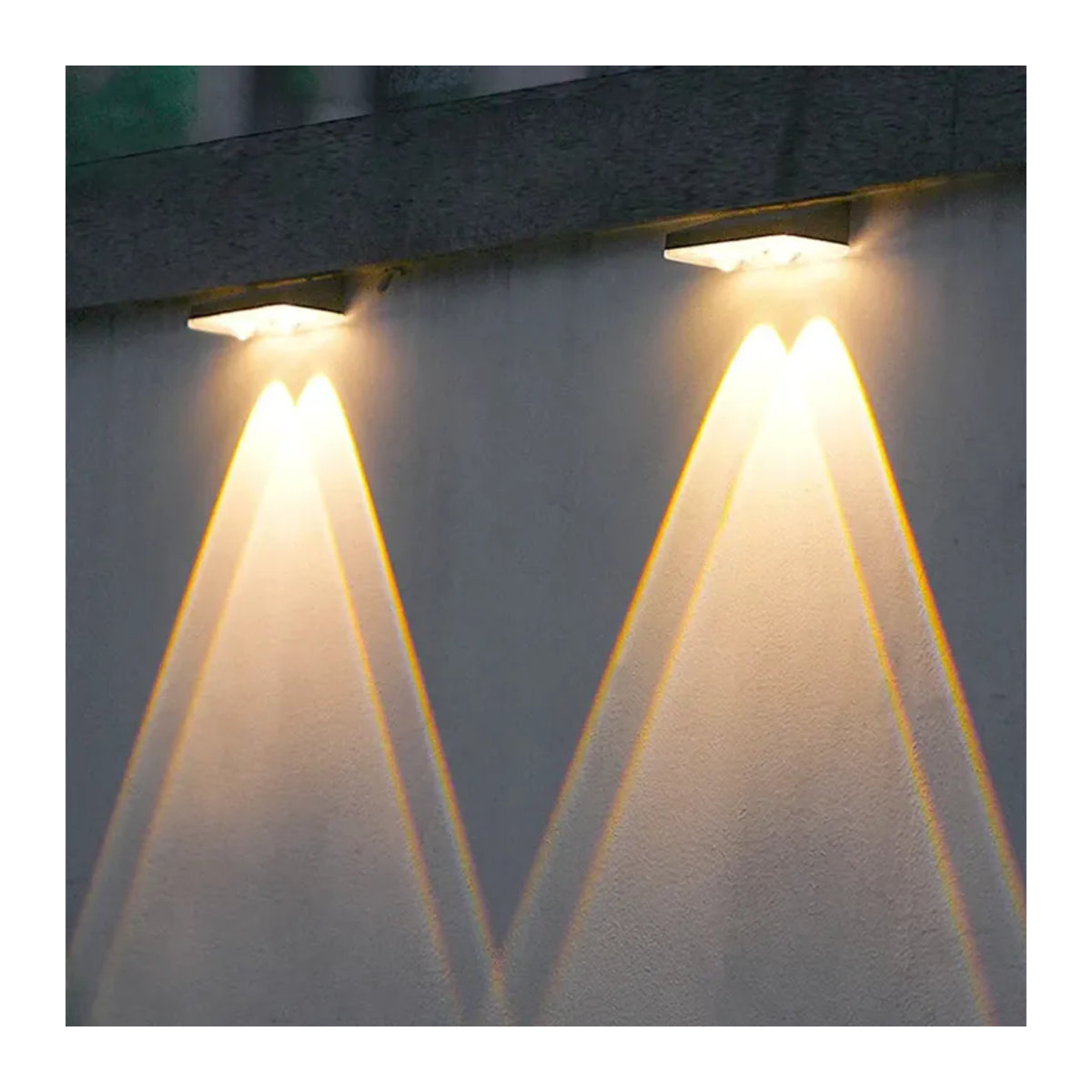 Moderne LED Solarleuchte in Schwarz für die Gartenbeleuchtung und Zaundekoration - Bild 4