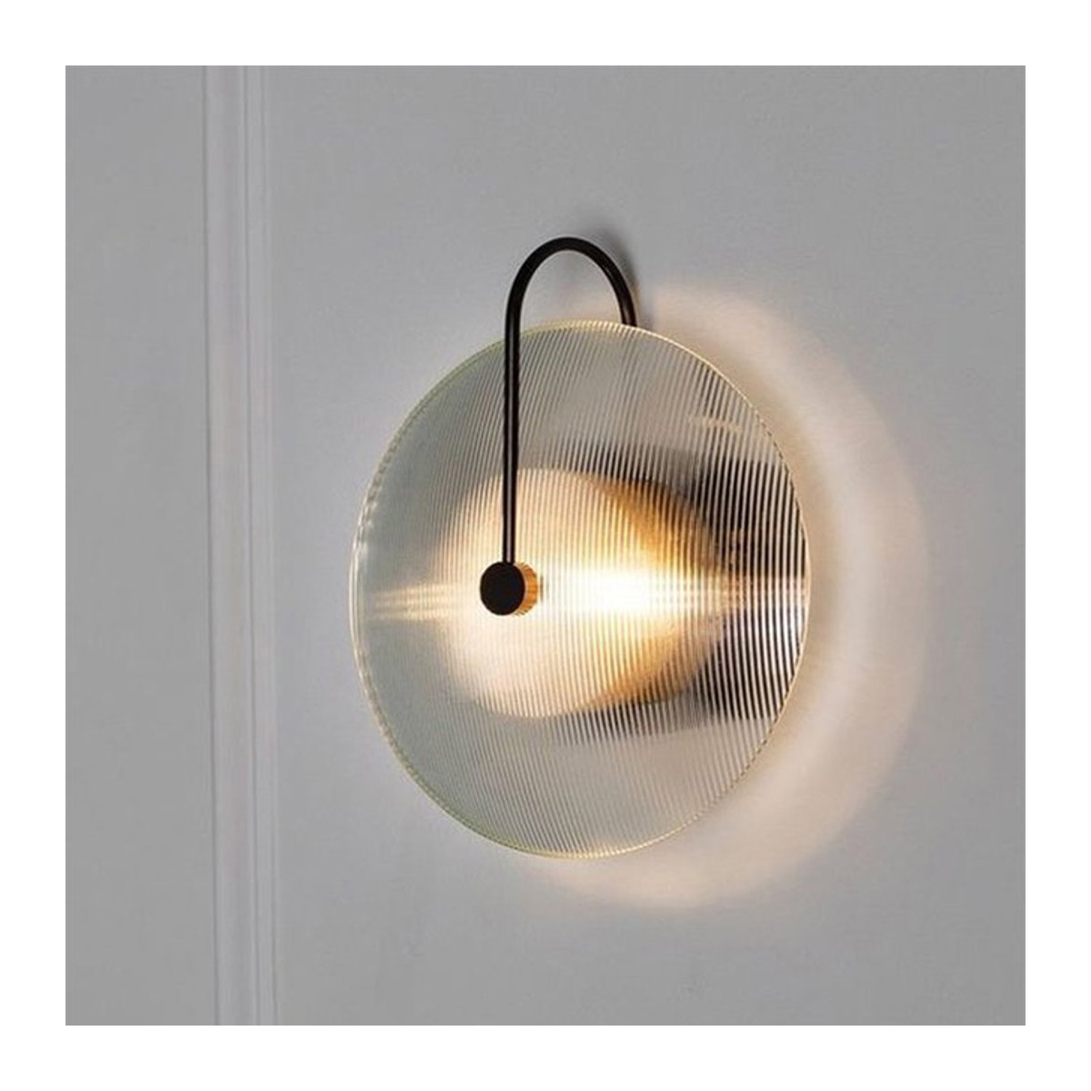 Moderne LED-Wandleuchte von Claeted in Schwarz aus Glas im skandinavischen Design - Bild 1