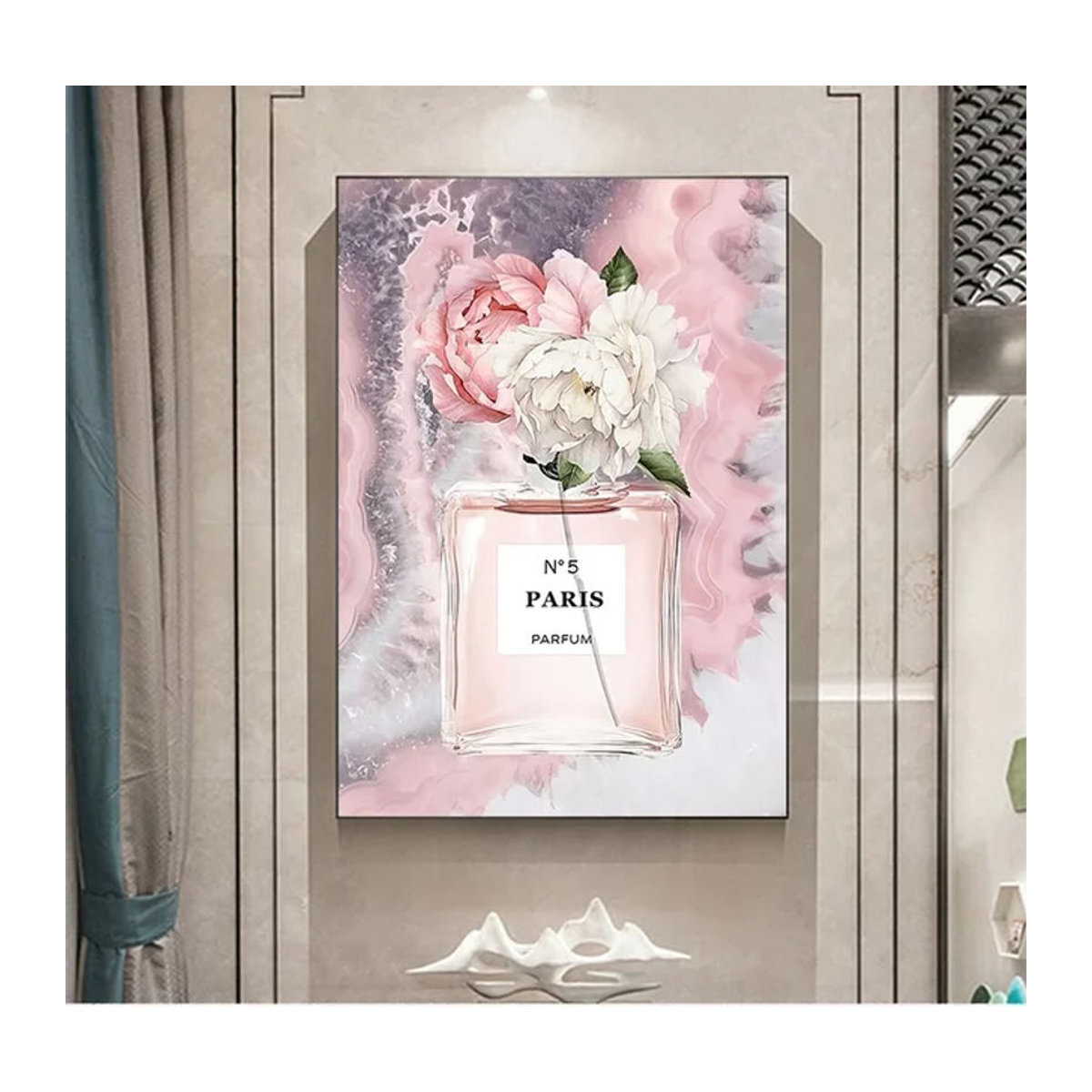 Moderne Leinwand Kunst Wandbild mit Blumen und Parfüm Flaschen in Mehrfarbig, ungerahmt im Hochformat - Bild 1