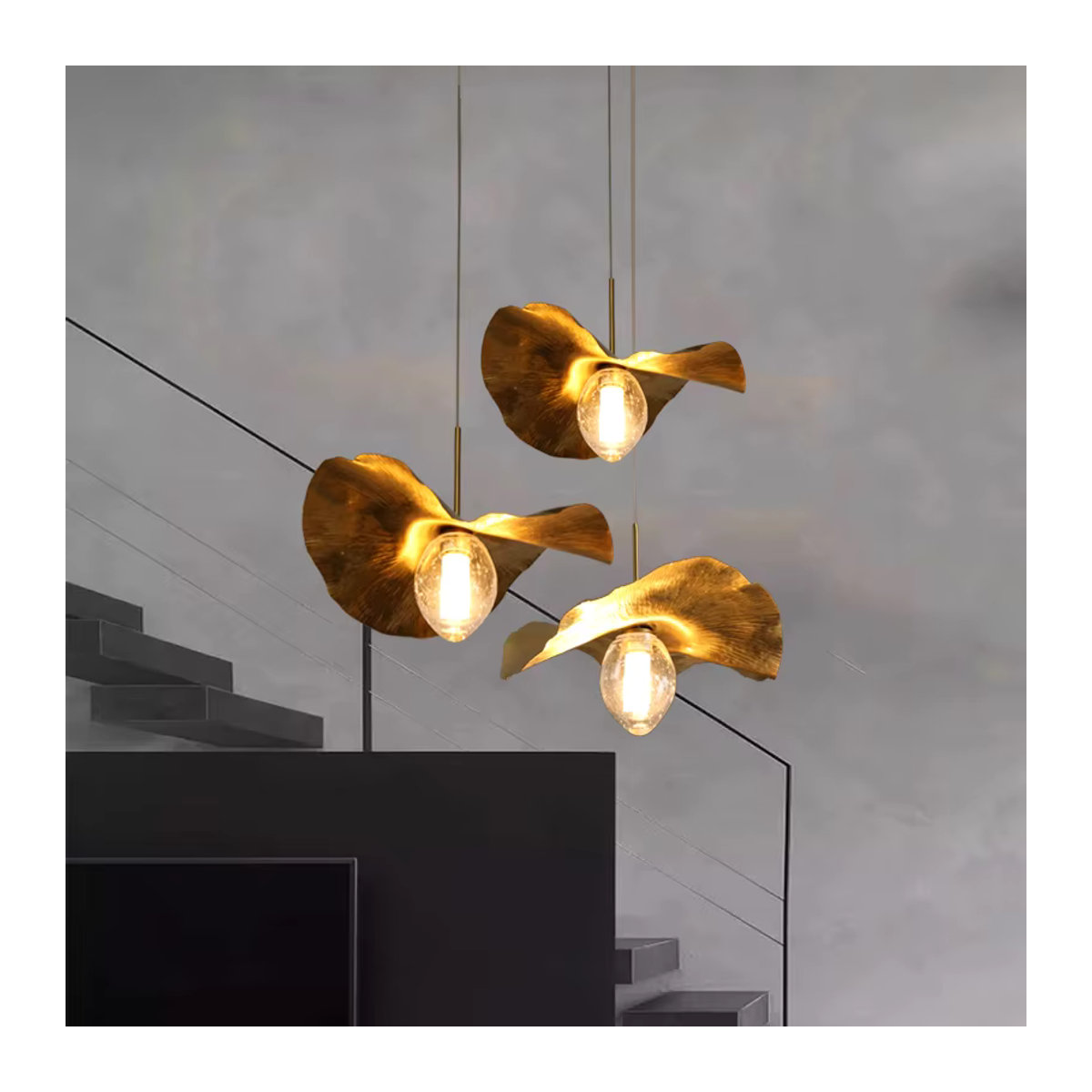 Moderne MZISOSOD LED Pendelleuchte im Lotusblatt-Design aus Metall in Messing-Optik - Bild 3