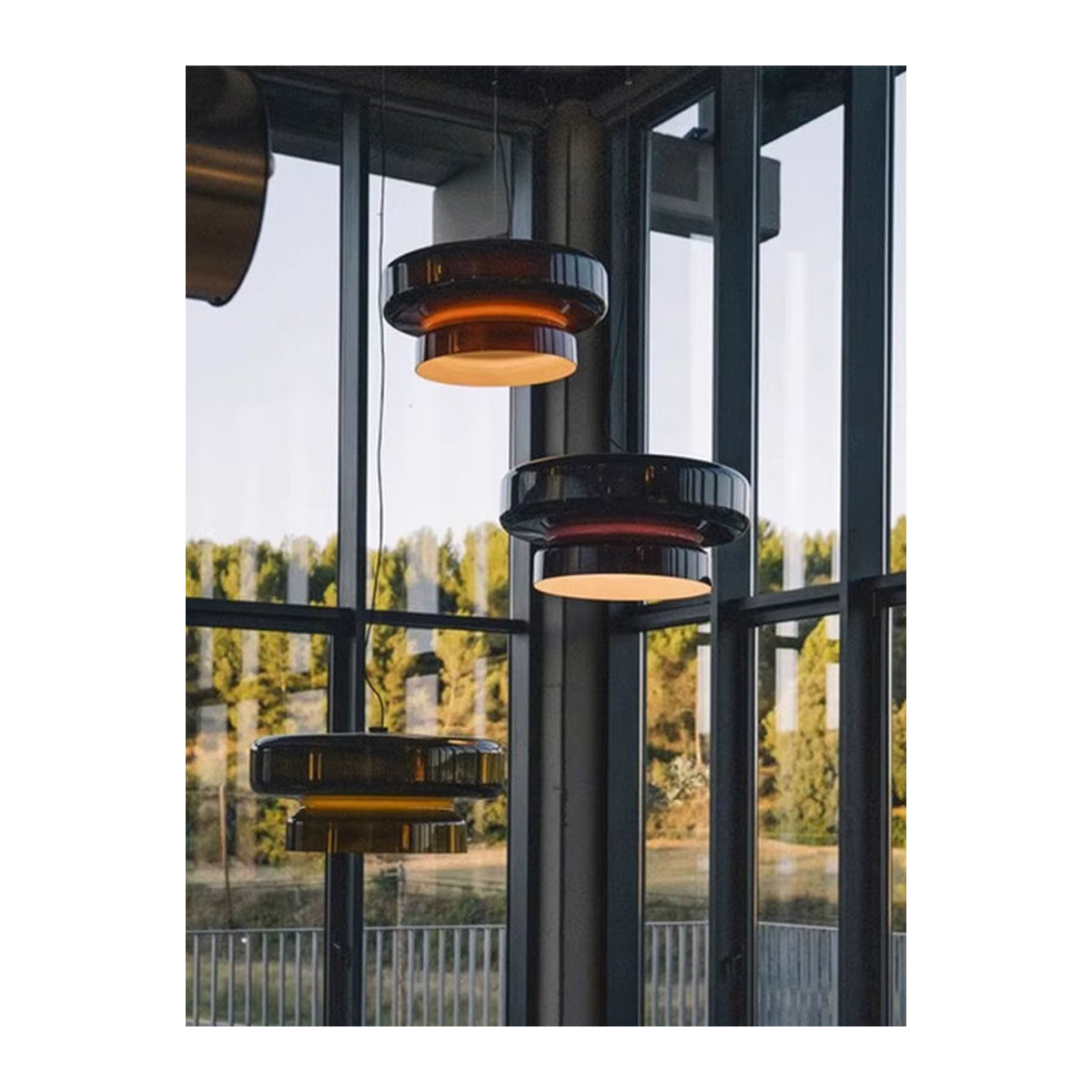 Moderne Pendelleuchte aus Glas in Braun im skandinavischen Design für dein Wohnzimmer oder Esszimmer - Bild 4