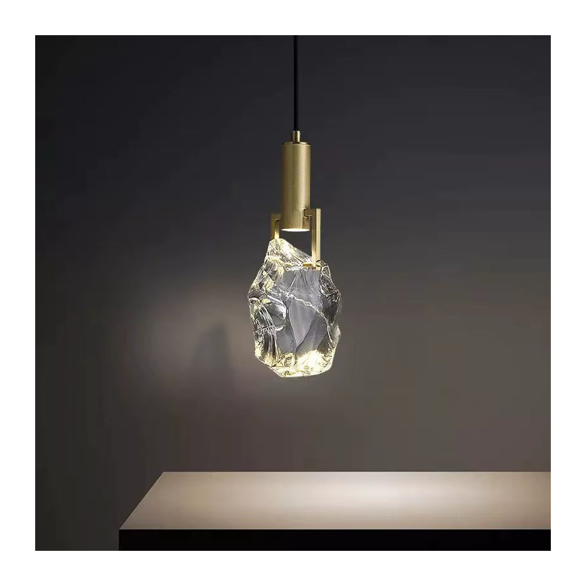 Moderne Pendelleuchte aus Kristallstein im skandinavischen Design mit LED-Beleuchtung - Bild 2