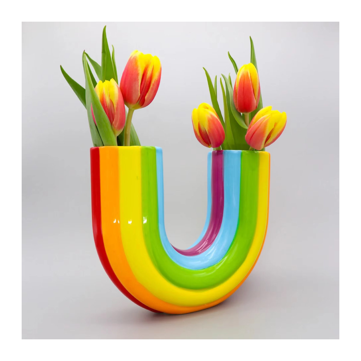 Moderne Regenbogen U-Form Vase aus Kunstharz in Mehrfarbig für Schnittblumen und Trockenblumen - Bild 2