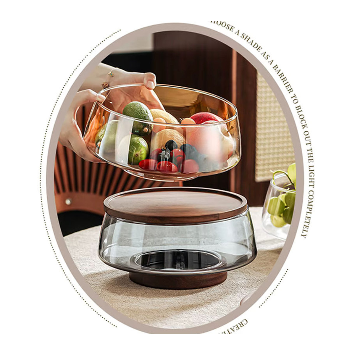 Moderne runde Glas Obstschale mit Holzsockel in Transparent und Braun zur Aufbewahrung von Obst, Salaten oder Snacks - Bild 4