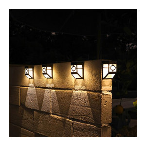 Moderne Solar Wandleuchte IP65 Wasserdicht in Schwarz mit warmweißem Licht für die Garten Dekoration an Zaun und Treppe