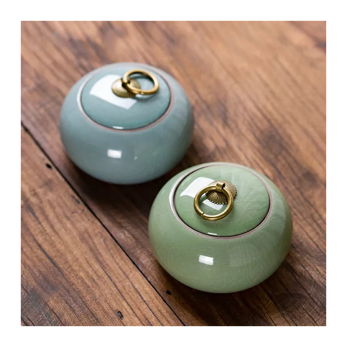 Moderne Teebox aus Keramik in Grün, runde Tee-Aufbewahrungsbox für Pu-Erh-Tee, B/T/H: 10,5 x 7,5 x 7,5 cm - Bild 1