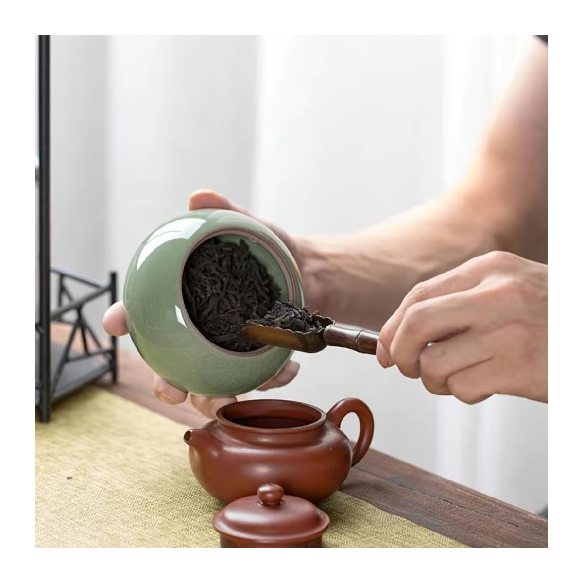 Moderne Teebox aus Keramik in Grün, runde Tee-Aufbewahrungsbox für Pu-Erh-Tee, B/T/H: 10,5 x 7,5 x 7,5 cm - Bild 5
