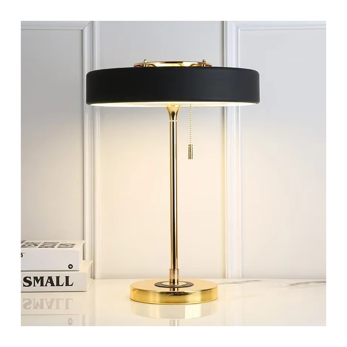 Moderne Tischlampe aus Metall in Schwarz für Schlafzimmer und Nachttisch - Bild 1