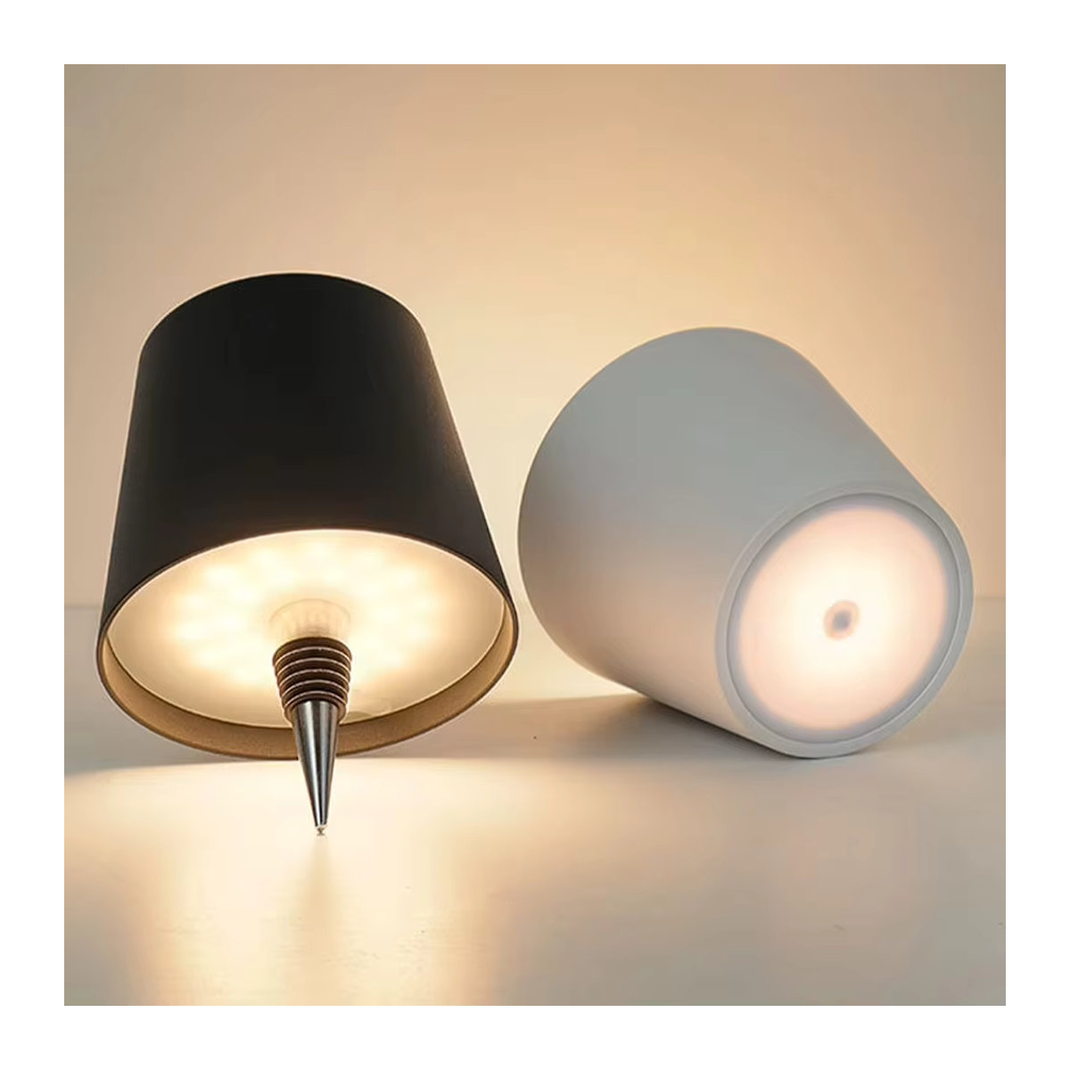 Moderne USB-Ladeflaschen-Tischlampe in Schwarz mit Touch-Steuerung und stufenloser Dimmung für Bar und Schreibtisch - Bild 4