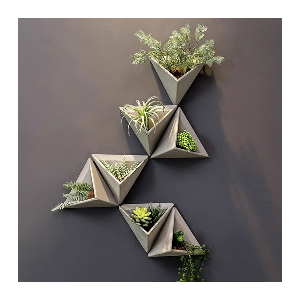 Moderne Wandkunst Vase von oeny in Grau aus Beton für Schnittblumen und Ikebana-Dekoration - Bild 1
