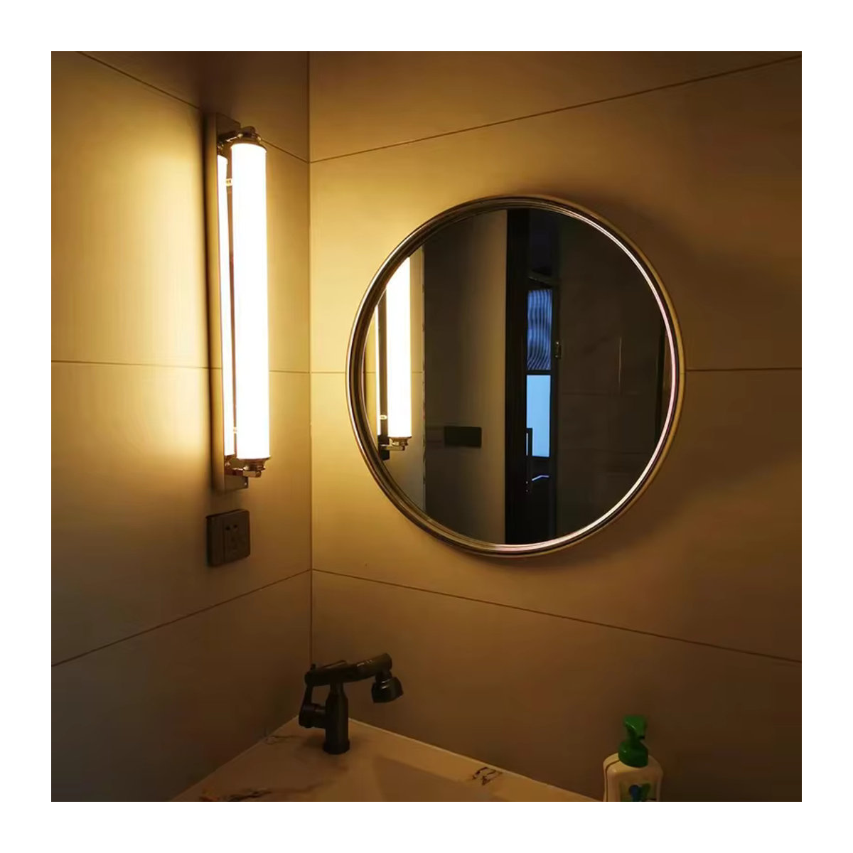 Moderne Wandlampe L-MANG in Chrom für Schlafzimmer und Wohnzimmer - Bild 2