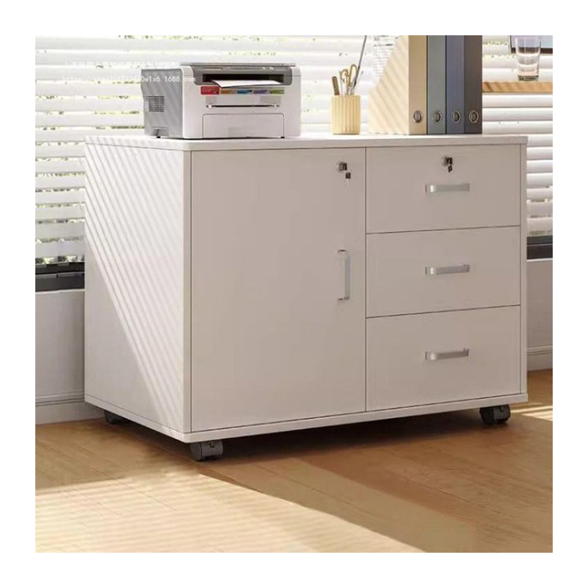 Moderner Aktenschrank aus Holz mit Drehtüren und Verriegelung in Eiche Natur oder Weiß - Bild 1