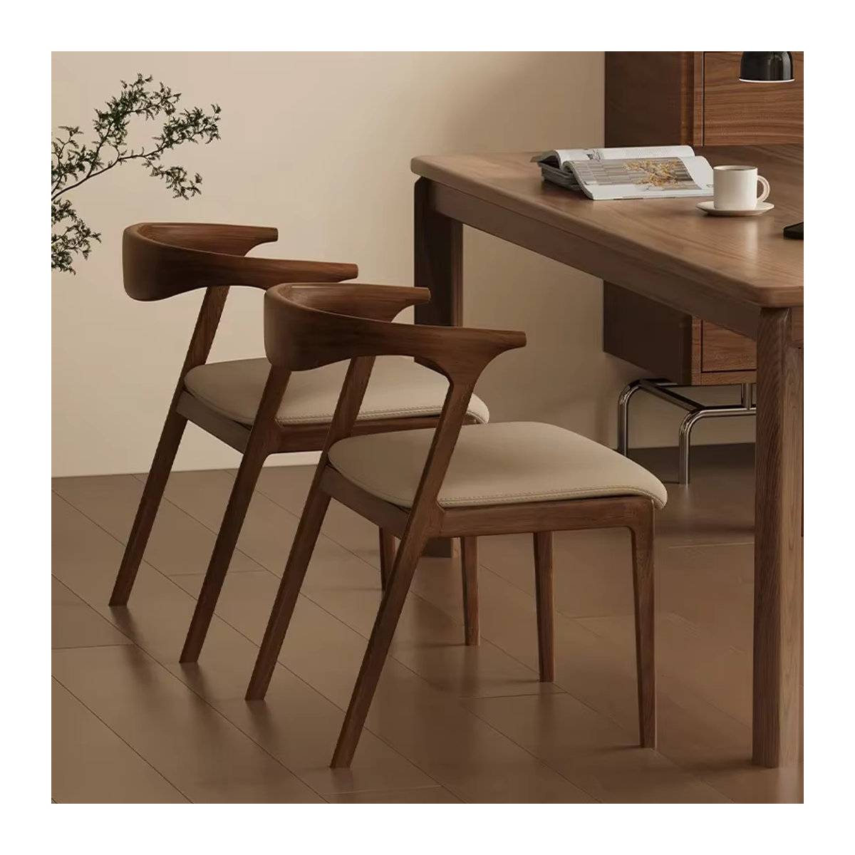 Moderner Esszimmerstuhl im Mid-Century Design aus Holz und Stoff in Schwarz oder Braun - Bild 2