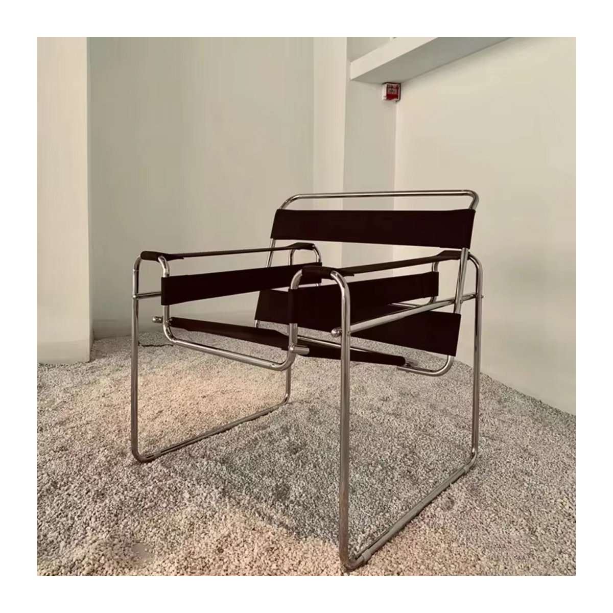 Moderner skandinavischer Esszimmerstuhl aus Kunstleder und Metall in Weiß oder Schwarz/Weiß - Bild 2