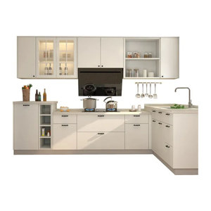 Modernes maßgefertigtes Küchenschrank-Set in Beige und Weiß mit intelligenter Aufbewahrungsinsel und Speisekammer