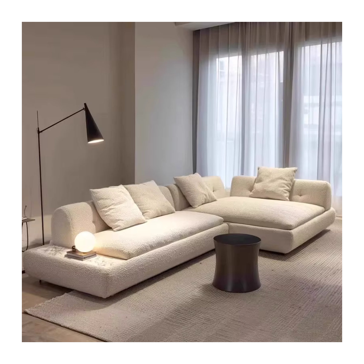 Modernes Polstersofa von Hoom in Creme für dein Wohnzimmer oder den Balkon - Bild 3