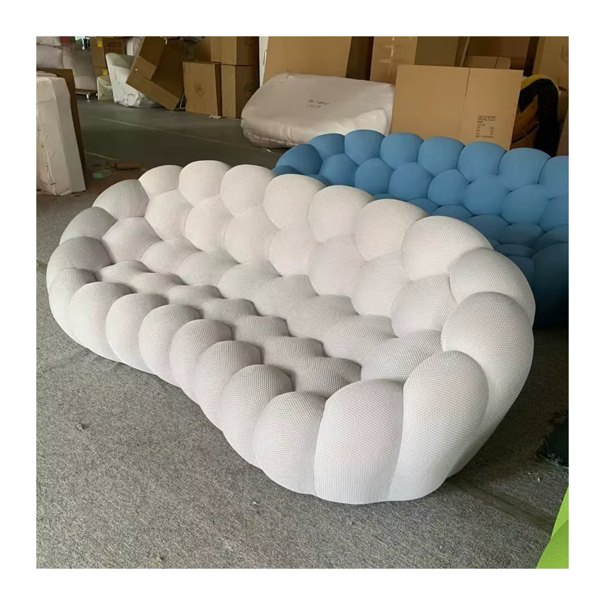 Modernes Schlafsofa aus Stoff in Weiß mit sportlichem Design und bequemer Schaumstoffkonstruktion - Bild 2