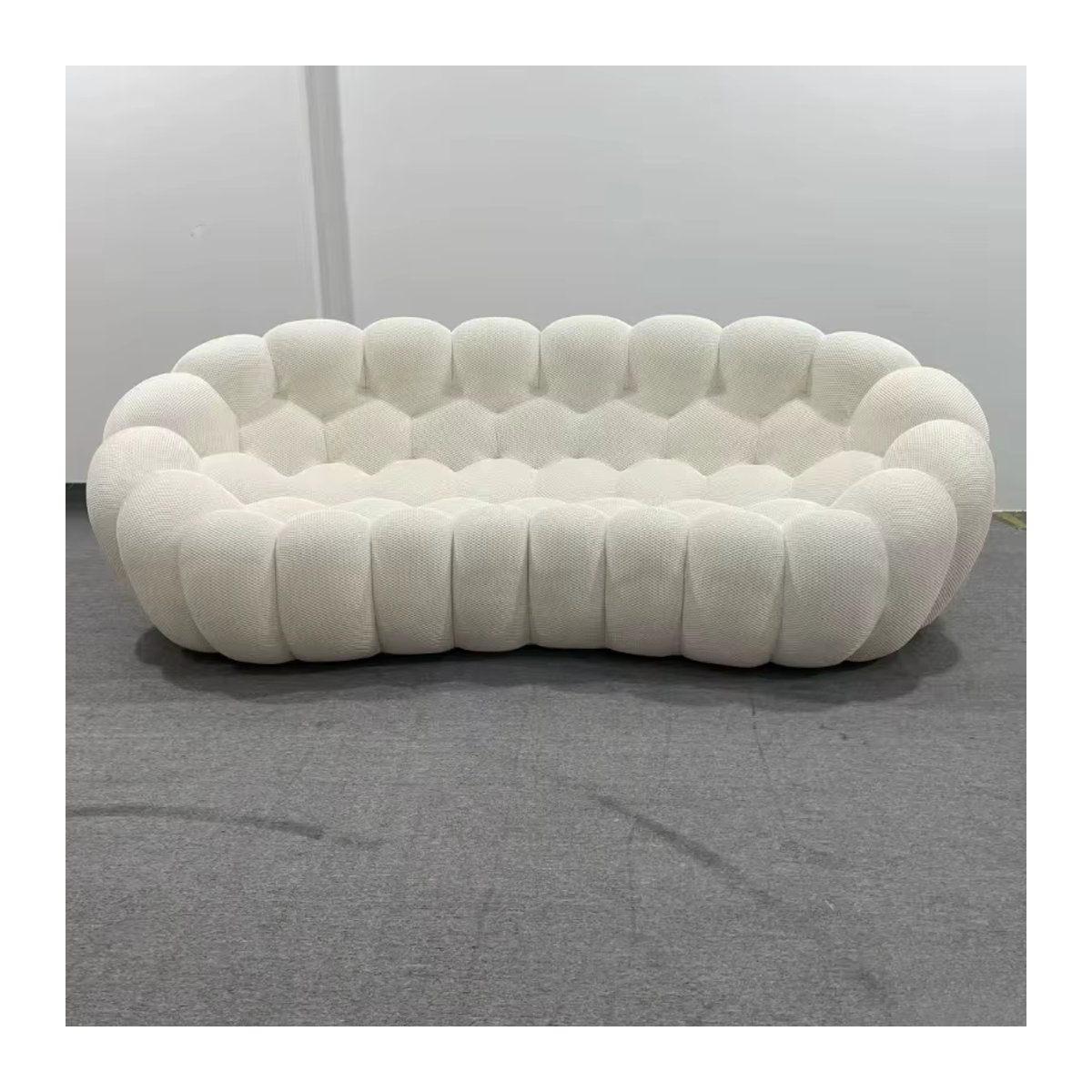 Modernes Schlafsofa aus Stoff in Weiß mit sportlichem Design und bequemer Schaumstoffkonstruktion - Bild 3