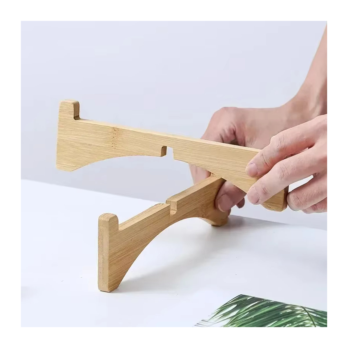 MOONBIFFY Holz Blumentopf Basis in Braun mit minimalistischem Kreuzdesign - Bild 2