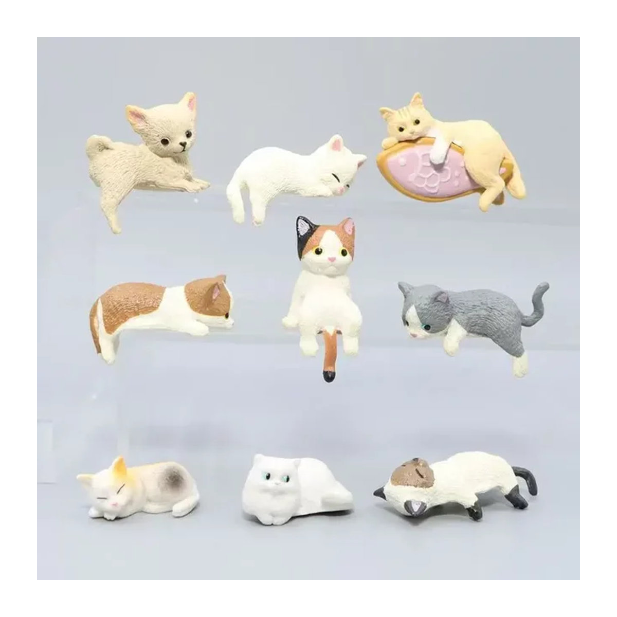 MOONBIFFY Kawaii Katze Dekoration aus Kunstharz als Miniatur-Ornament für das Auto oder als Kinder-Spielzeug in Mehrfarbig - Bild 1