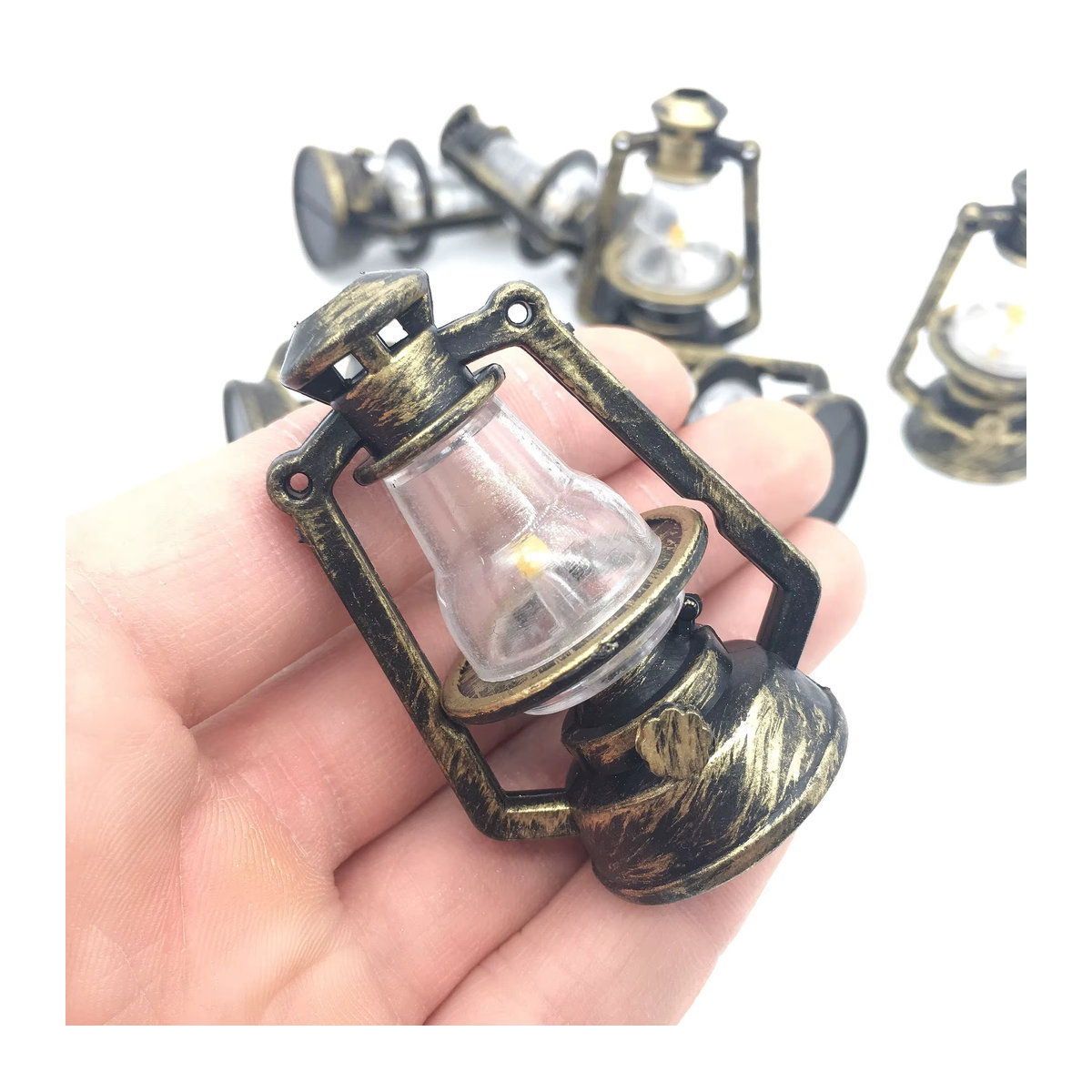 MOONBIFFY Miniatur Laterne im Retro-Stil für Puppenhaus Zubehör, Gold, Metall, Maßstab 1:6 - Bild 3