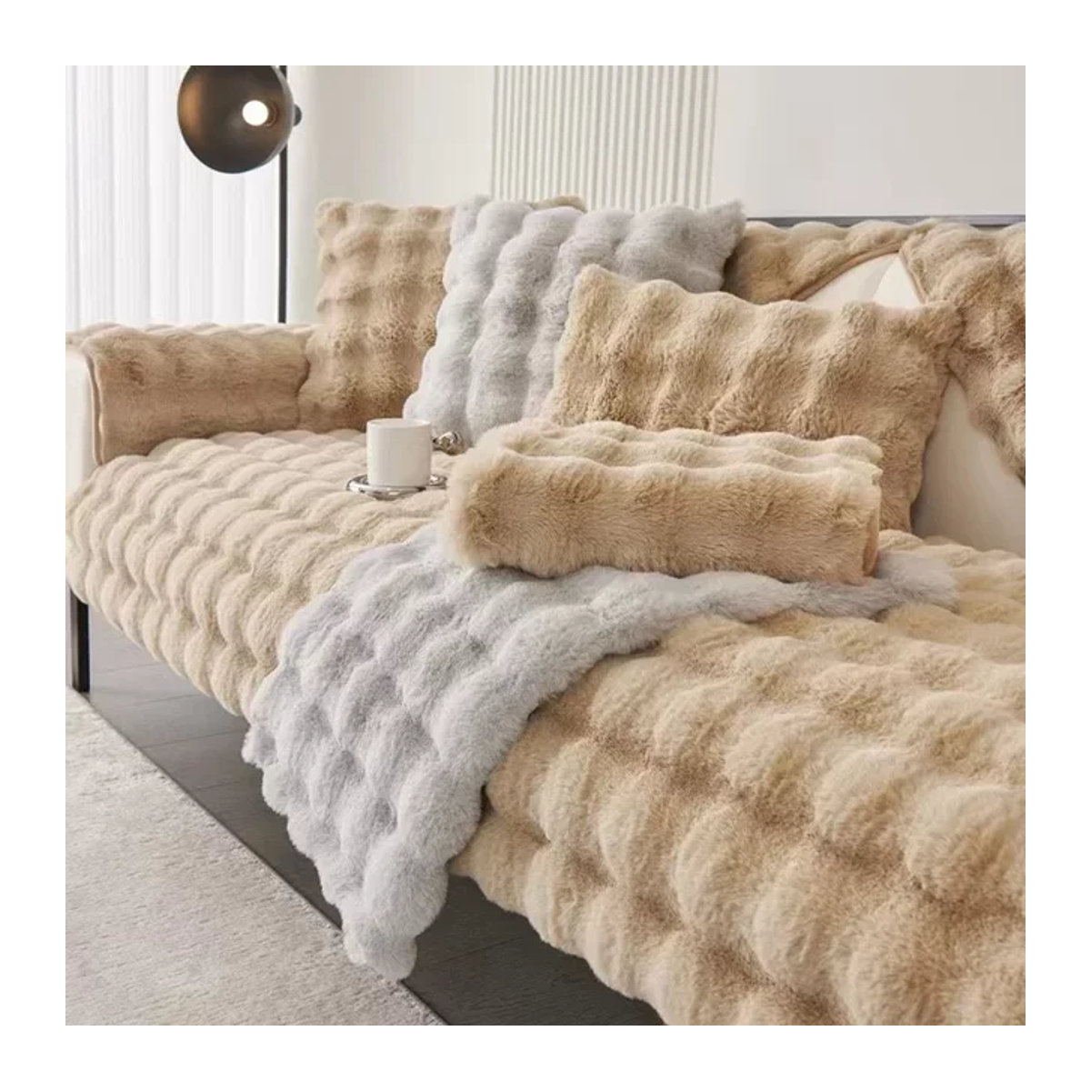 Mtuove Sofa Überzug aus weichem Kaninchen-Plüsch für L-förmige Sofas, rutschfest und wärmend, in Blau-Grau oder Beige - Bild 1