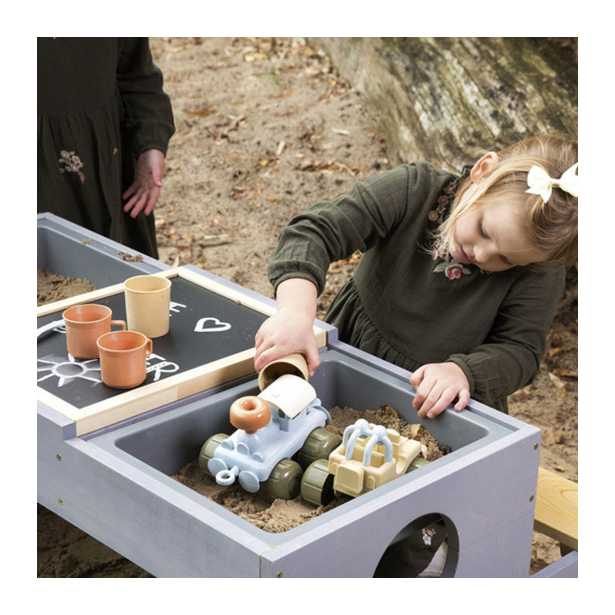 Muddy Buddy Outdoor Spieltisch Creator aus Massivholz in Natur und Grau - Bild 3